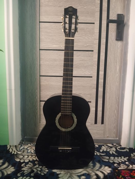 Cllassic gitara sotladi narxi kelshladi