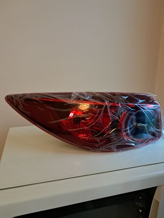 Заден ляв стоп Мазда3