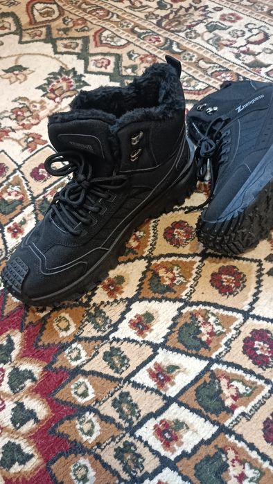 Продам мужские ботинки