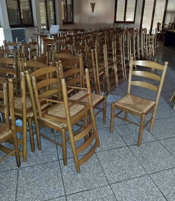 Scaune din lemn masiv cu șezut din ratan