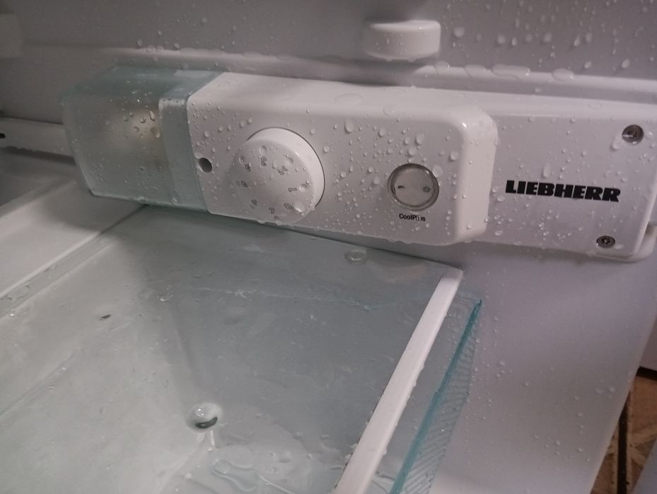 Като нов малък хладилник с вътрешна камера Liebherr  с две години гаранция!
