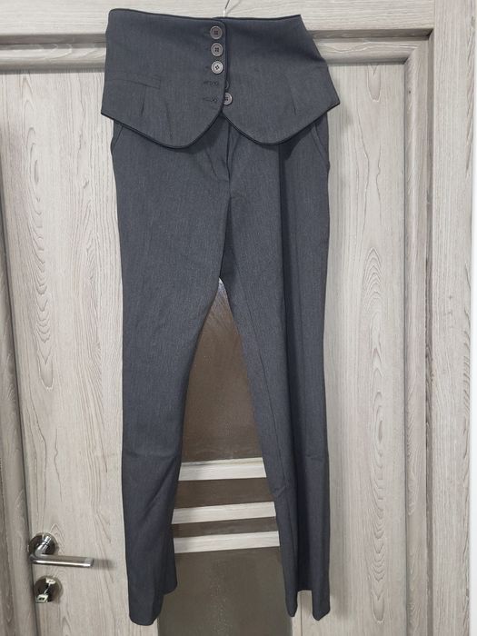 Pantaloni drepti femei