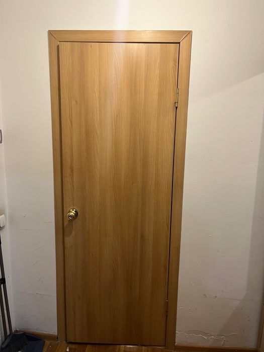 Продаются двери.