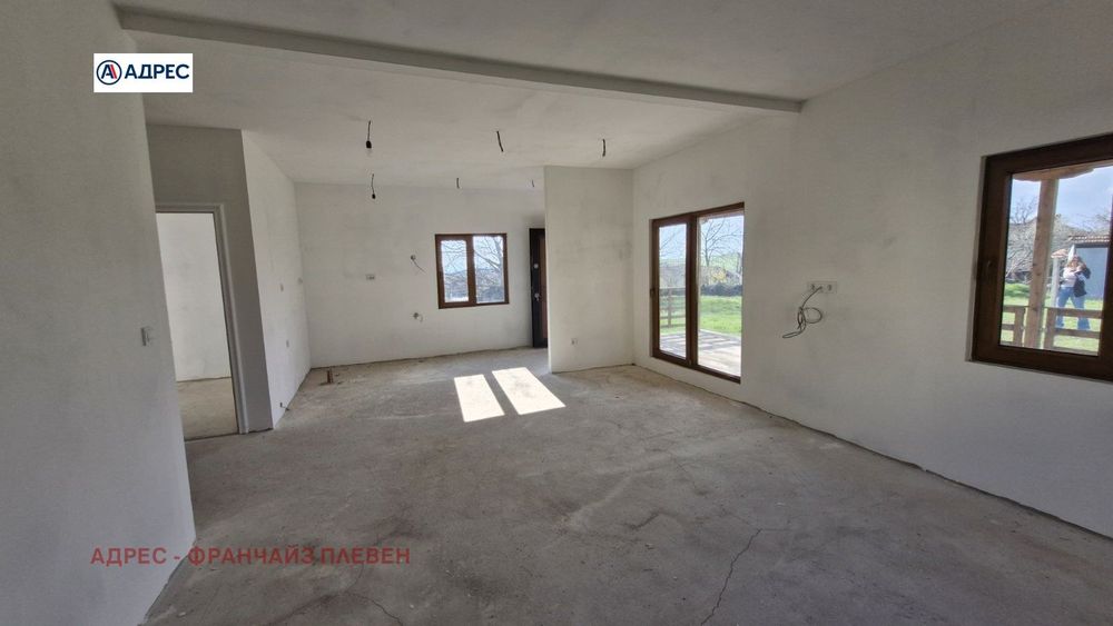 Къща в Плевен, област-с.Пелишат площ 74 цена 57000