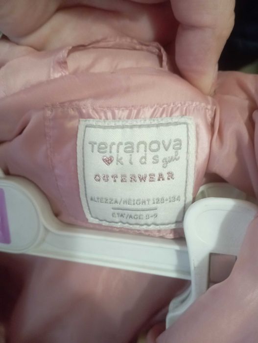 Демисезонная куртка для девочку 128