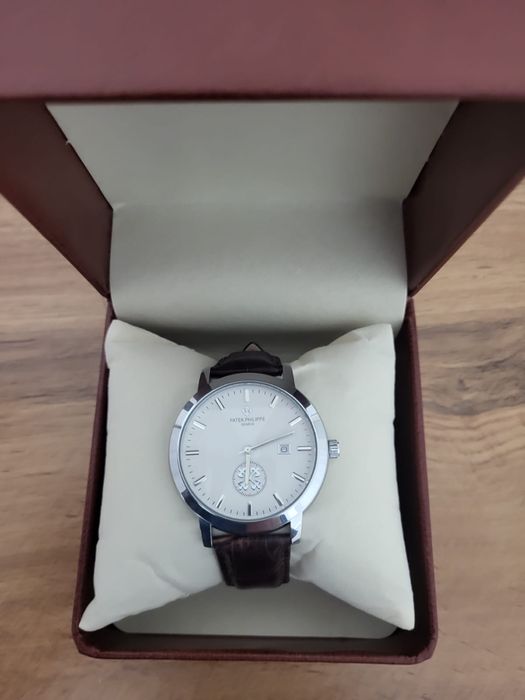 Продам новые мужские часы