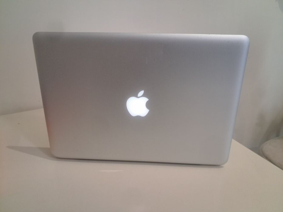 Macbook pro 13 yaxshi holatda