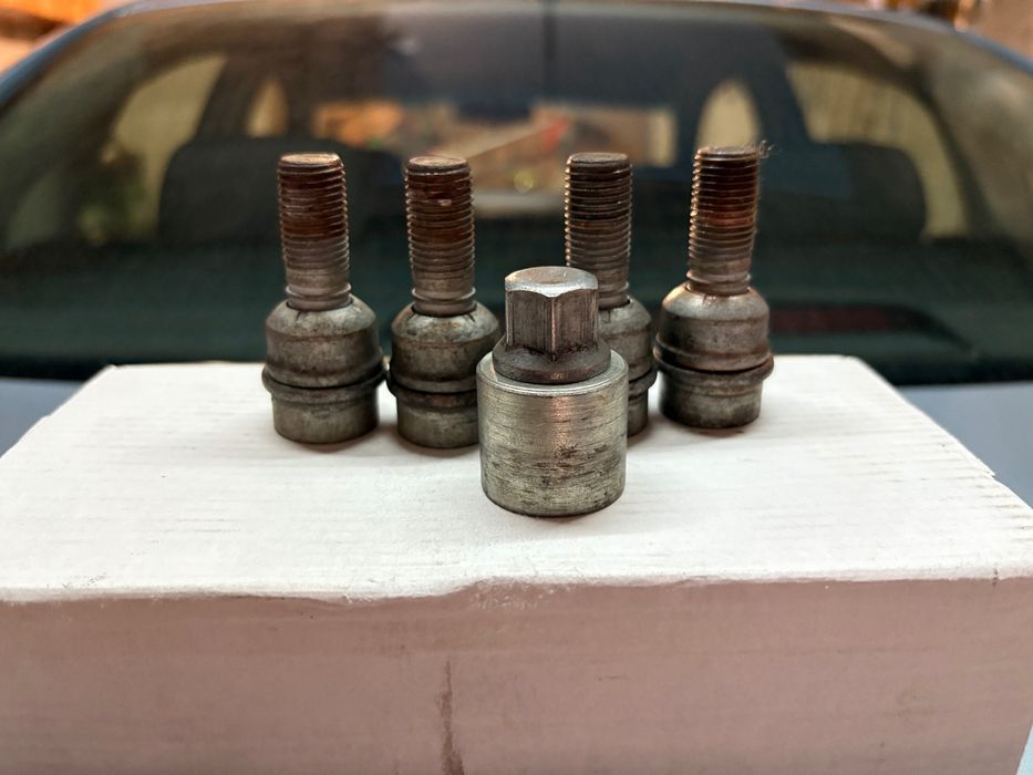Секретни болтове за Audi Q5