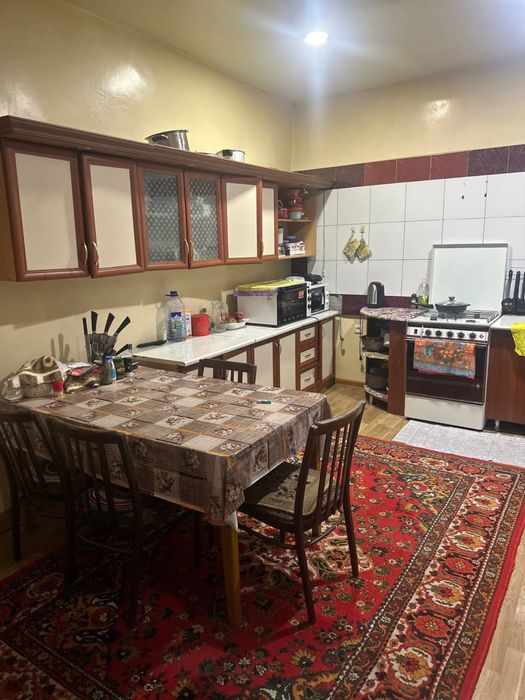 Уй ховли сотилади шахарди центирида