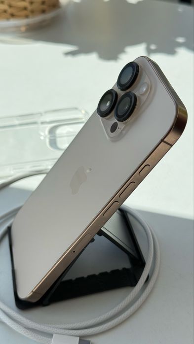 Iphone 16 pro gold