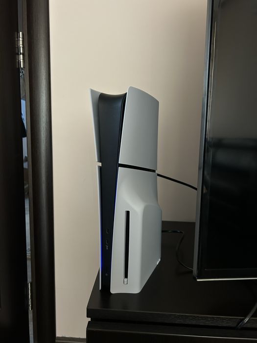 Чисто НОВ! PlayStation 5 (PS5 Slim) Standard Edition – с гаранция от Зора