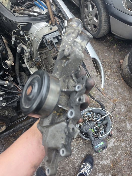Водна помпа за Mercedes W203 2.7 177 коня