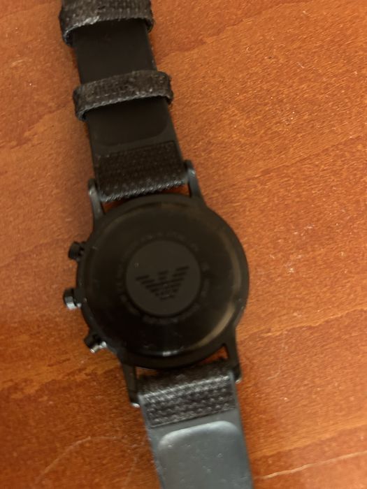 Часовник Emporio Armani!Нов! Предаването става само чрез еконт или спи