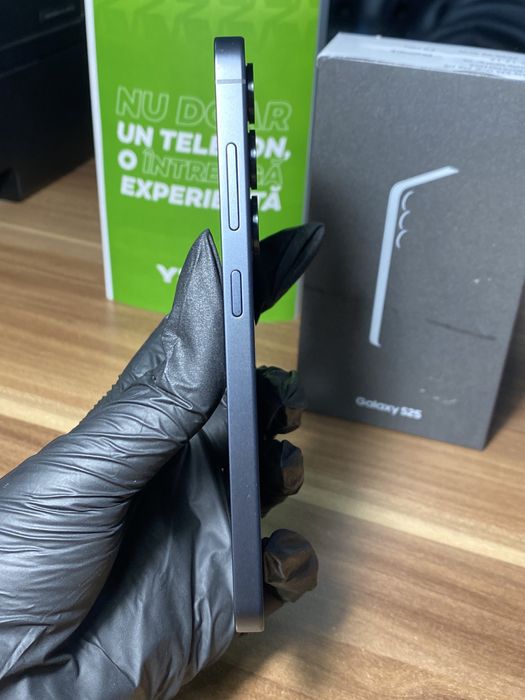 Samsung Galaxy s25 • 256 GB • Blueblack