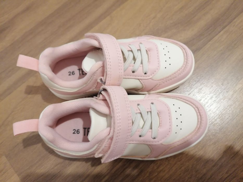 Adidași fetițe nr.26
