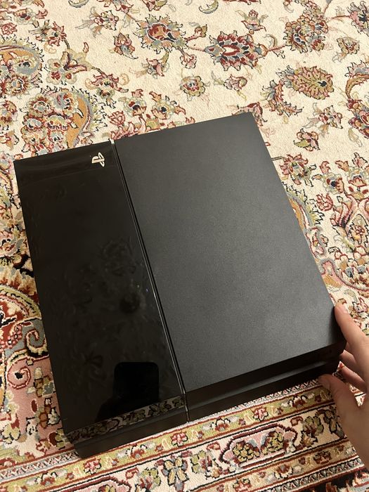 Игровая приставка Sony PlayStation 4