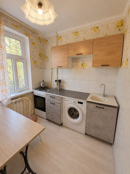 Продаётся 2 комн в центре, Диана