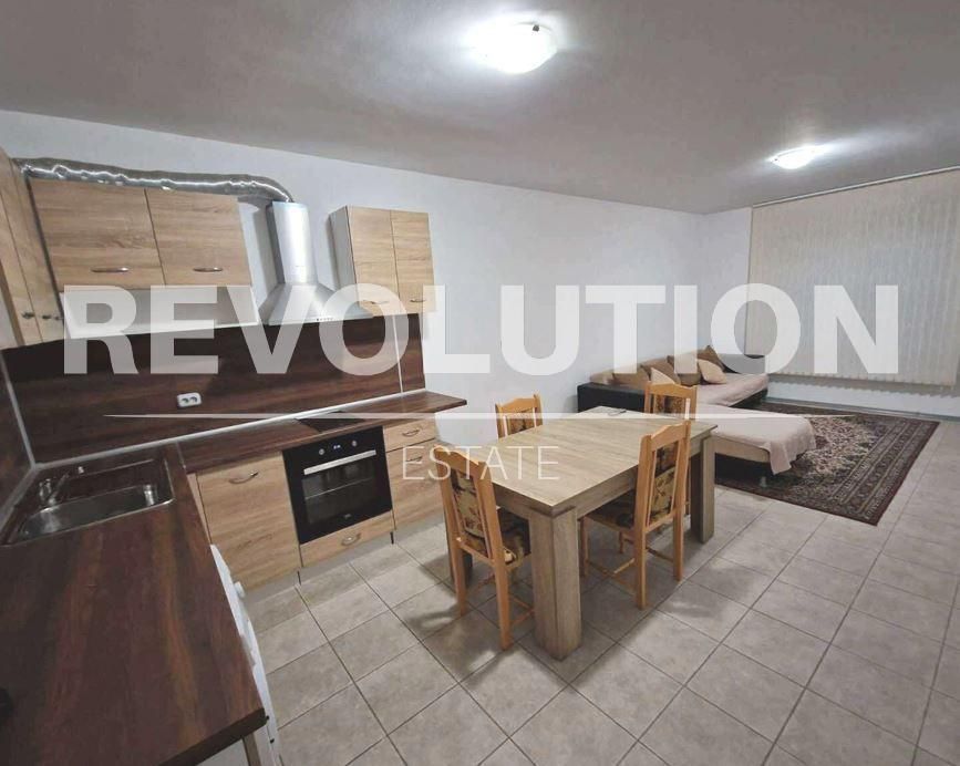 Дава се под наем Двустаен апартамент в Варна, Възраждане 1 - 79 кв.м за 423.81 € - Снимка #3