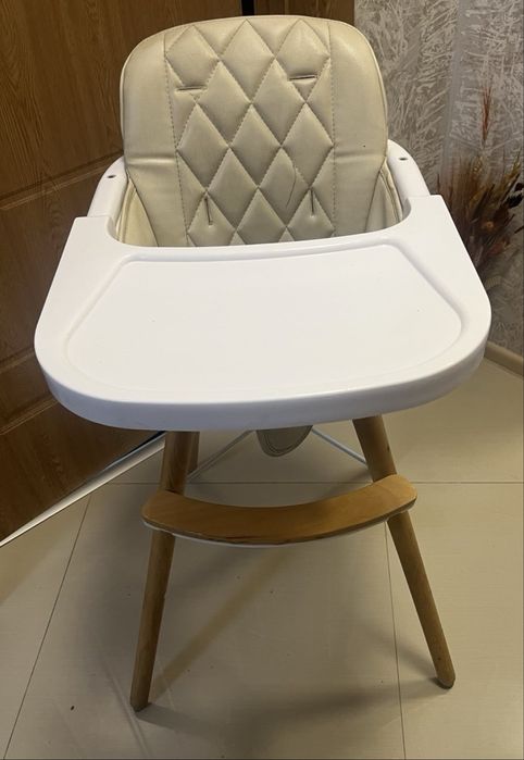 Компактен дървен стол за хранене