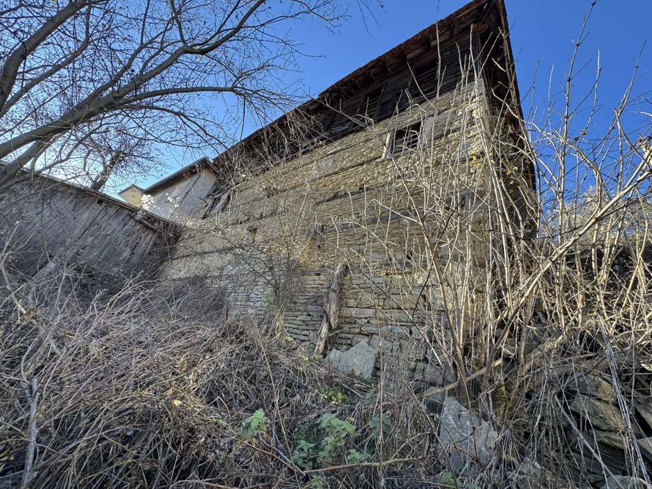 Продавам стара родопска къща в с.Момчиловци