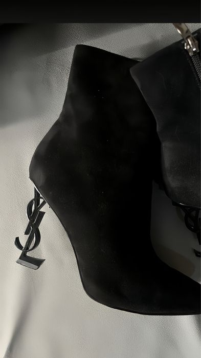 * YSL брендті қара ботильон