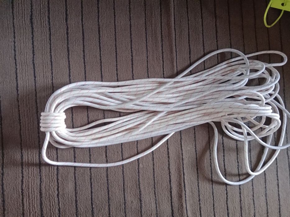 Верёвка альпинистская 8 мм (динамо-статика ) 25 метров,новая