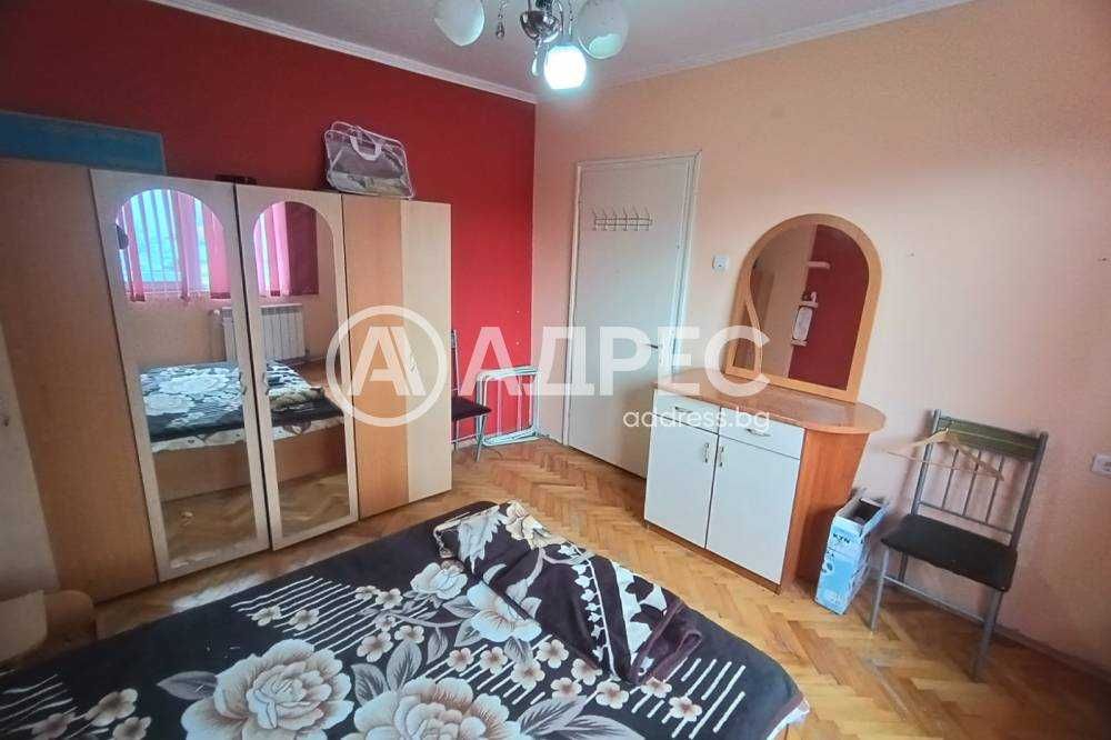 Продава се Двустаен апартамент в Разград, Център - 54 кв.м за 841 €/кв.м - Снимка #2