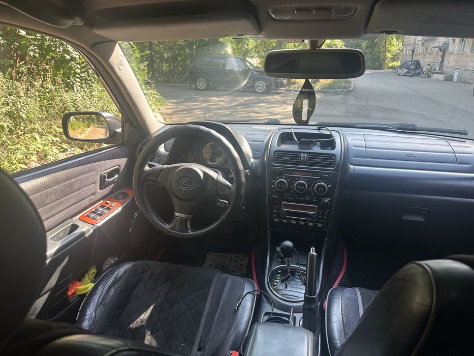 Lexus IS200 продам торг