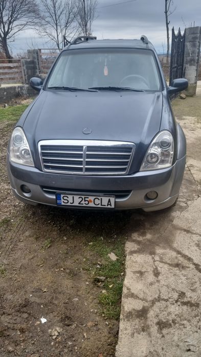 Vnd masina rexton  2,7 4x4 la buton acte la zi