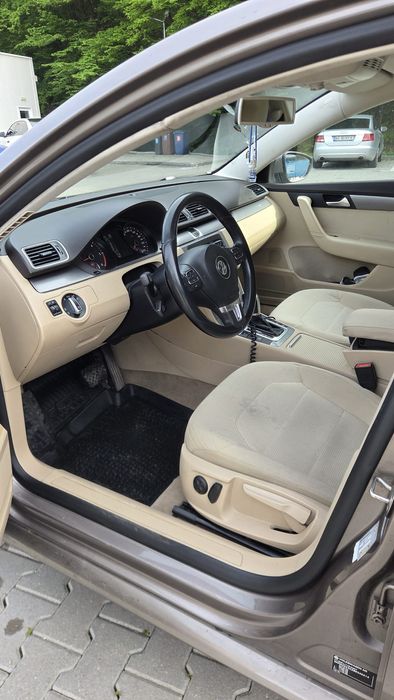 Vând Volkswagen Passat B7