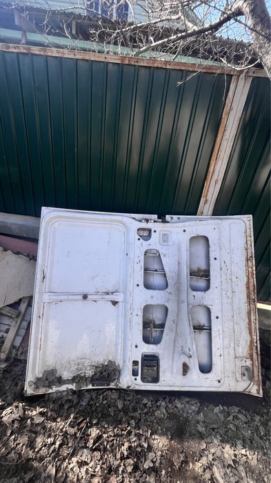 Боковой дверь на газель