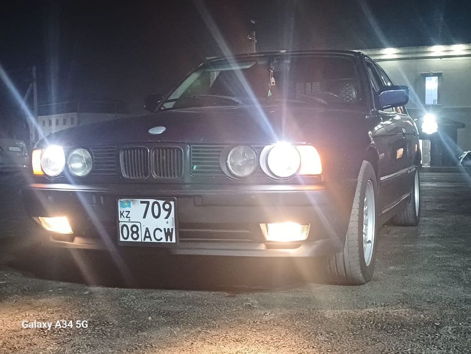 Продам спрчно  машину BMW 520 E34