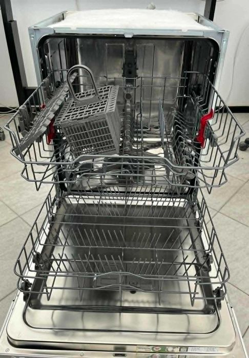 Съдомиялна за вграждане Whirlpool WI3010 60см / Като нова