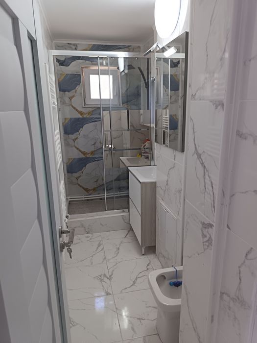 Vînd apartament 3 camere semidecomandat