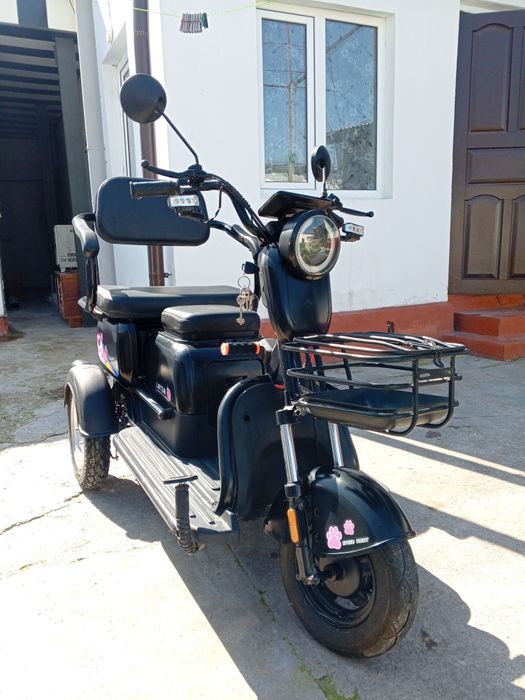 Skuter yosh bolaliylarga