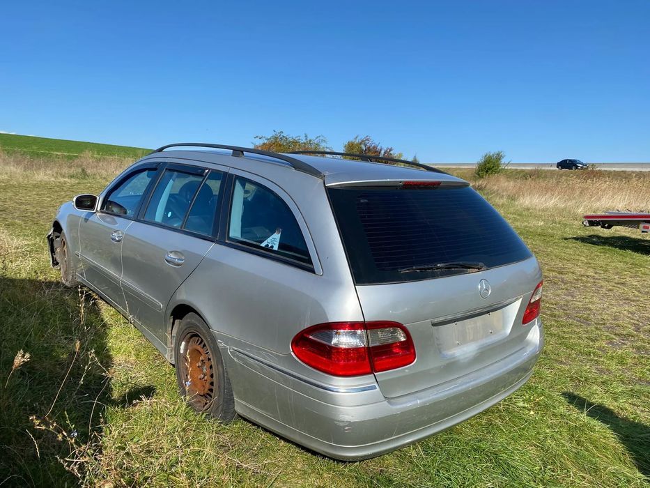 Dezmembrez piese Mercedes-Benz W211 E200