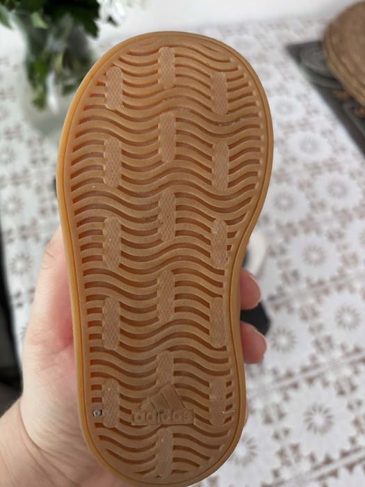 Продавам маратонки Адидас