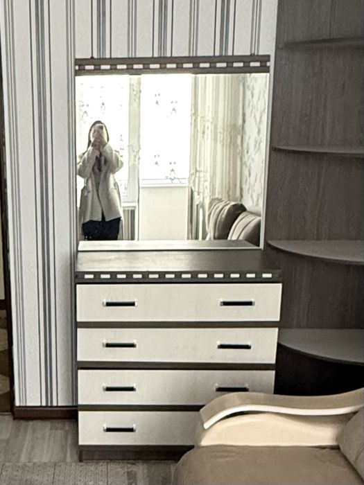 Комод с зеркалом