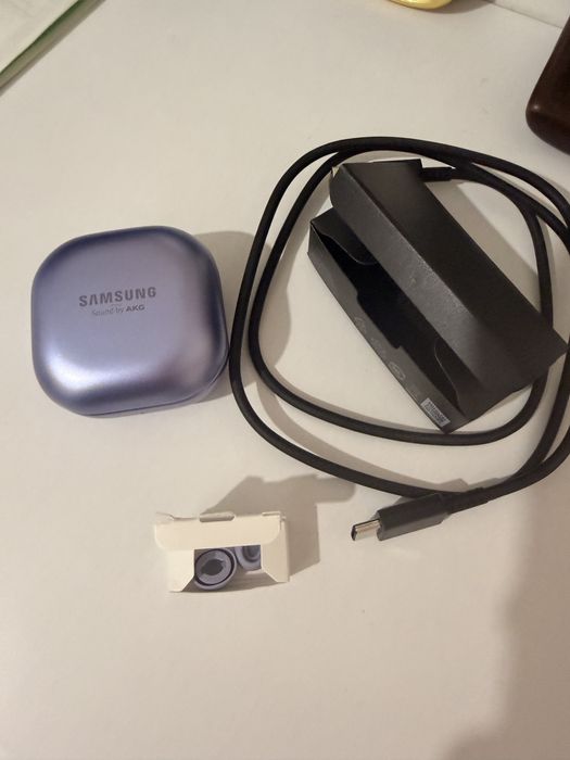 Беспроводные наушники Samsung galaxy buds