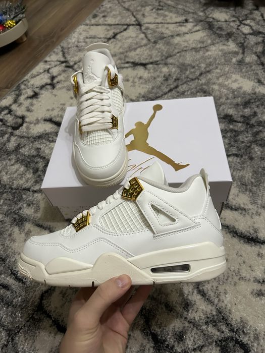 Jordan 4 Retro metalic gold