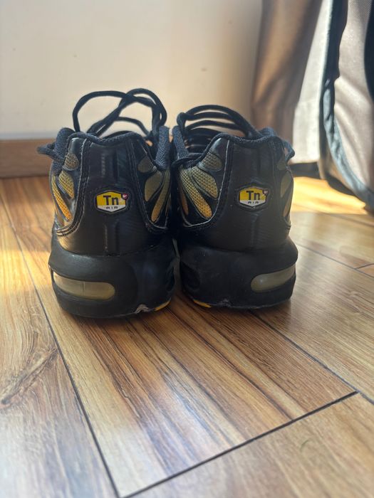 Маратонки Nike ,използвани са ,но са много запазени ,модерен дизайн!