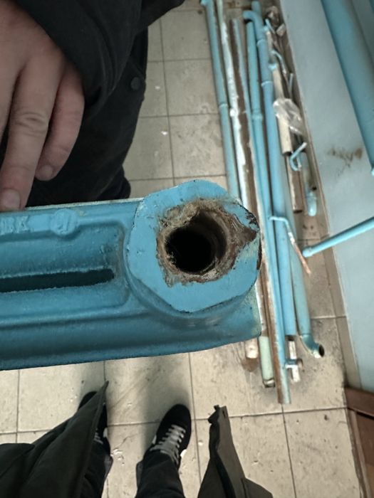 Продам батарею чугунную