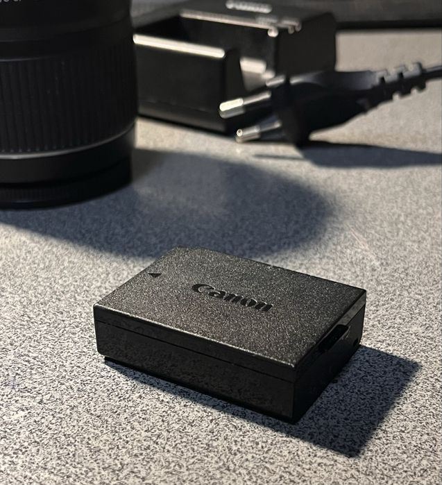 Фотоаппарат Canon EOS 2000D