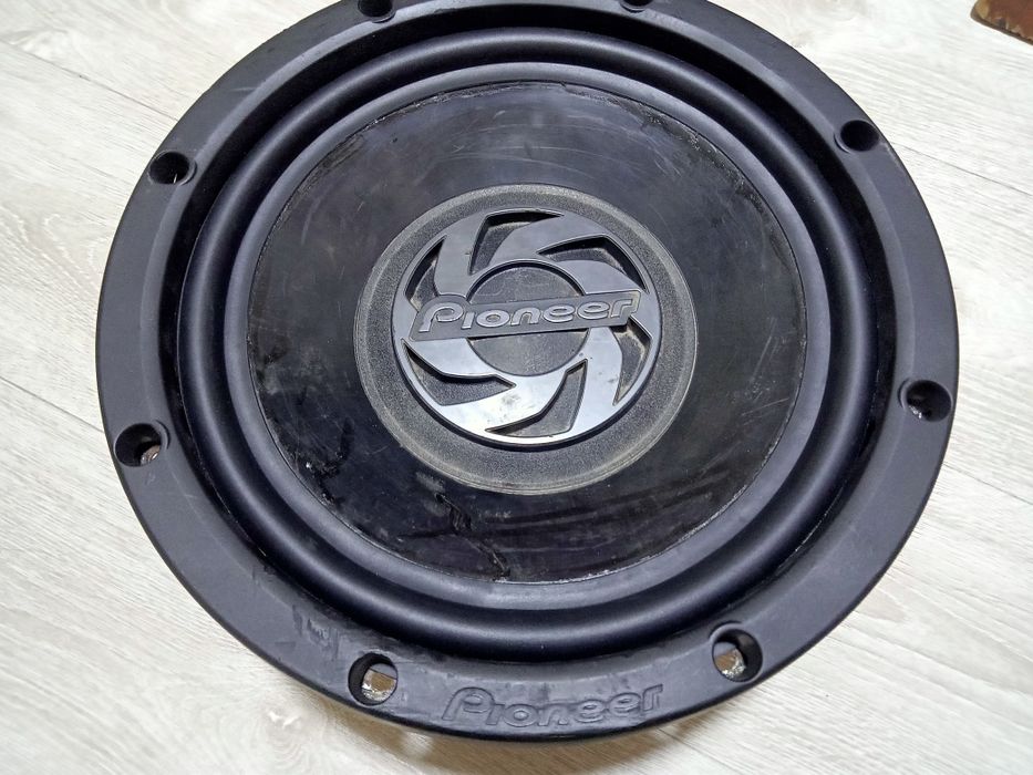 Продам сабвуфер Pioneer made in Mexico original в нормальном состоянии