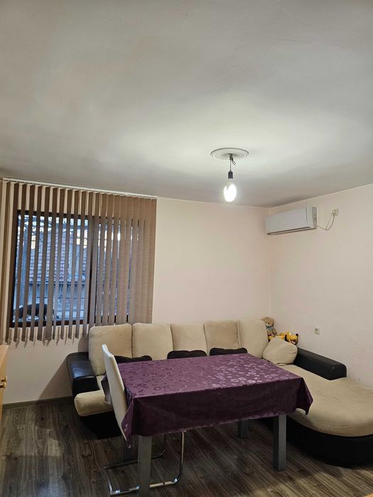 Уютна семейна къща с двор и гараж в с. Ракитница