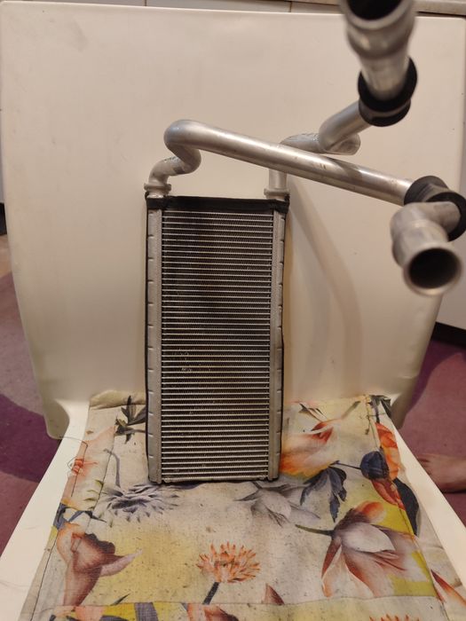 Лексус GS 190. IS 300. Радиатор печки. Трубки радиатора печки.