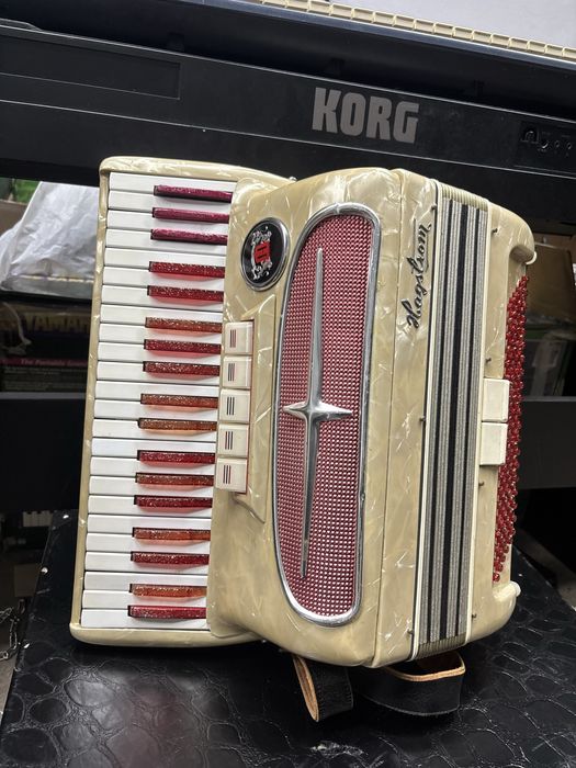 Acordeon Hangstrom cu 120 de basi