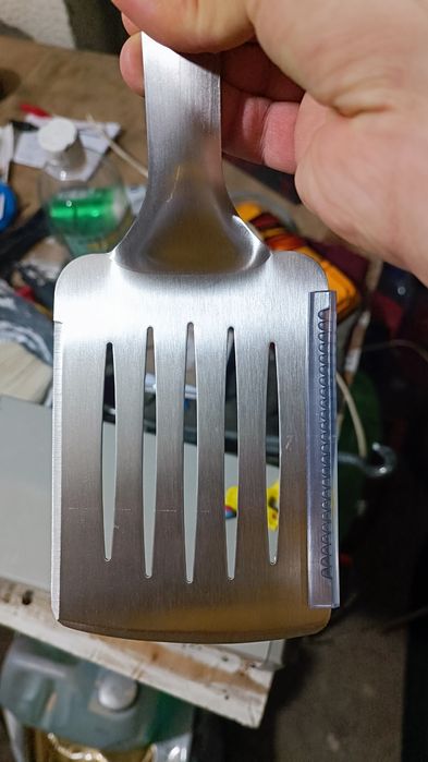 Шпатула за барбекю