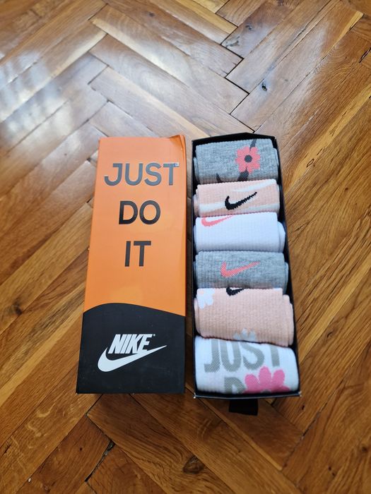 Страхотни дамски чорапи NIKE 6бр в кутия
