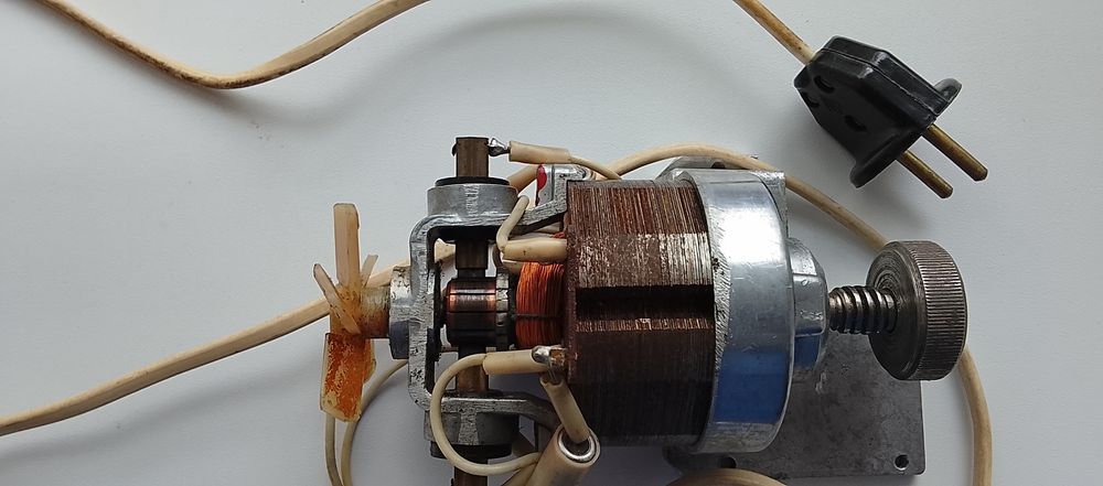 Продам моторчик электрический